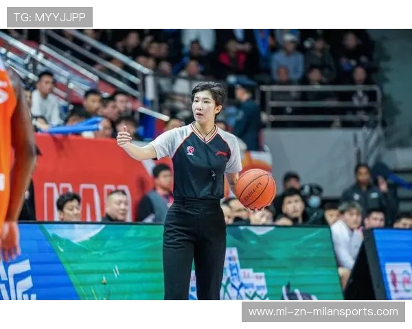 女子联赛裁判首次全部由女裁判执法，历史性时刻