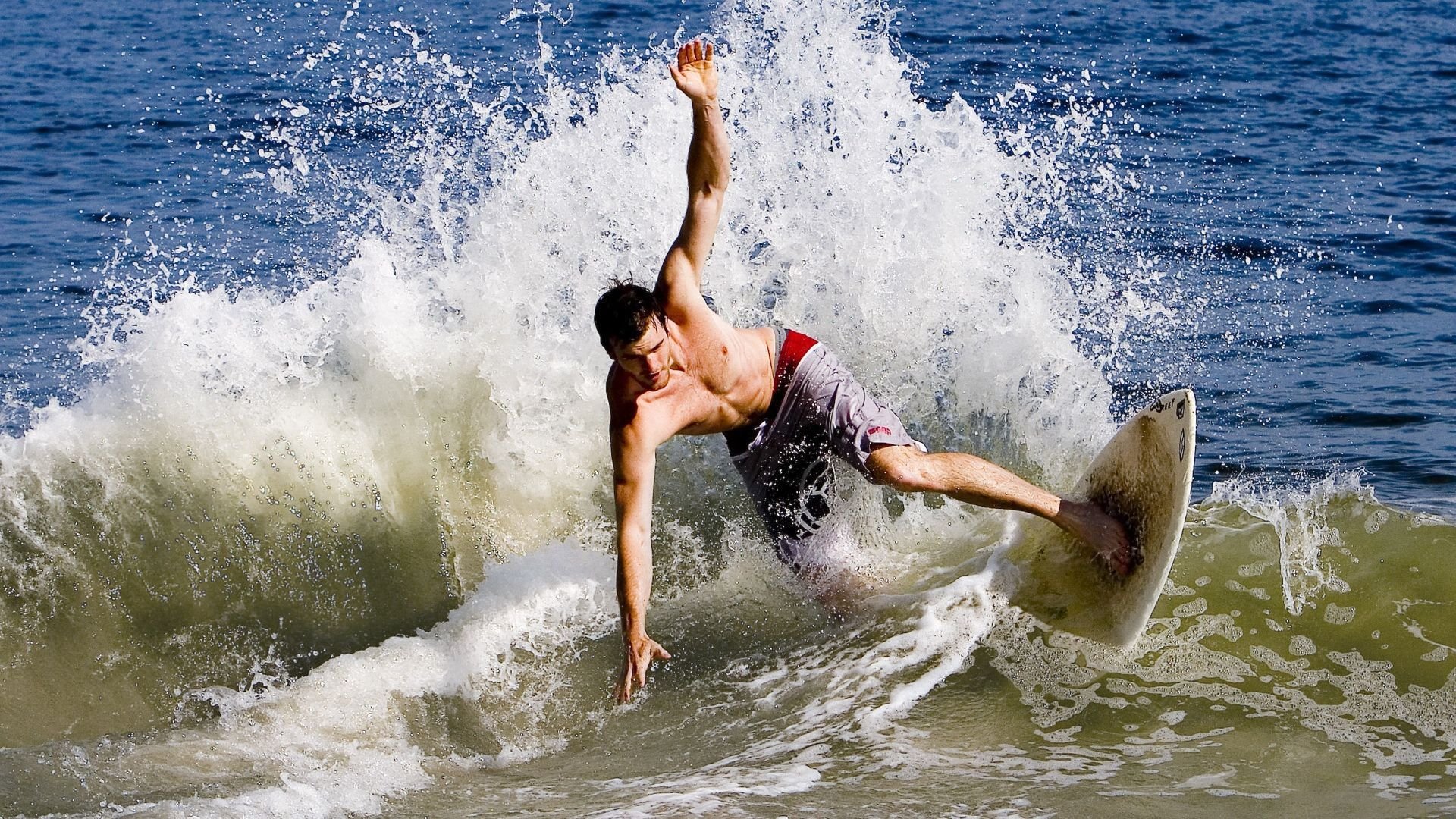 拉恩:全黑队外线的“火力点”,突破能力和加速能力无敌