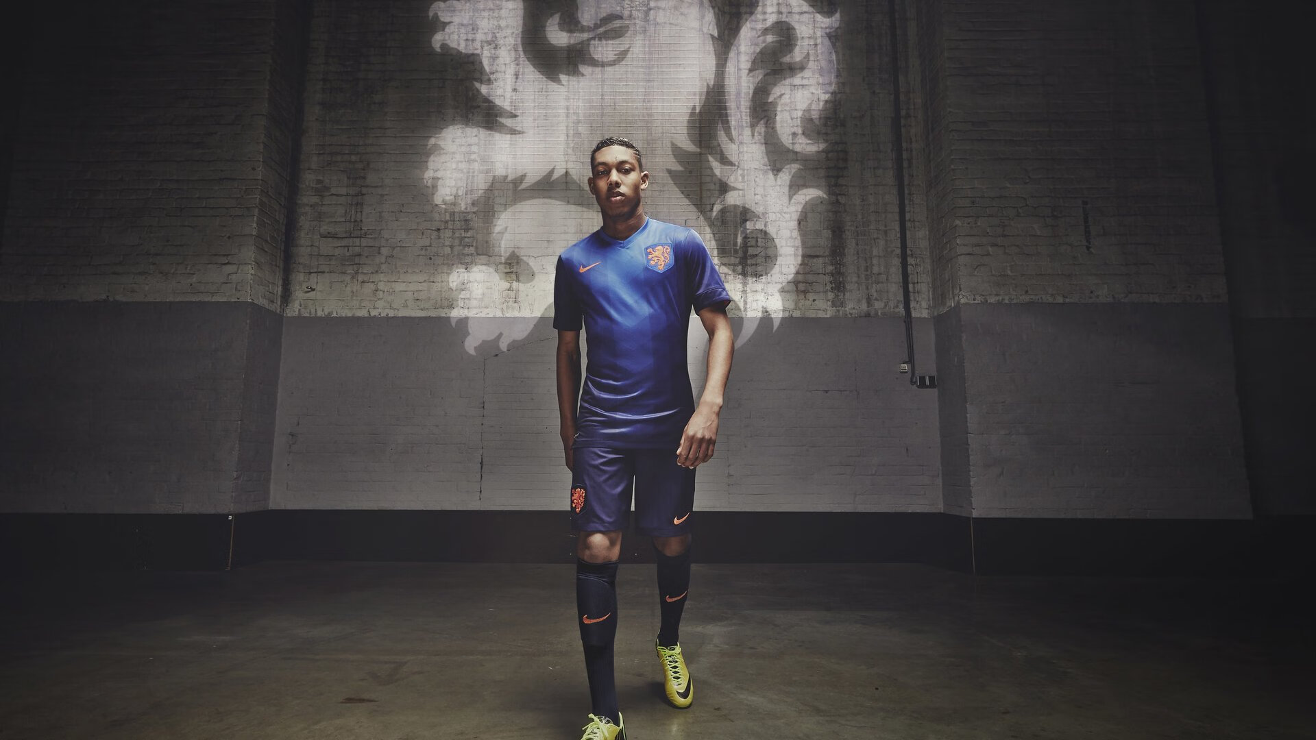 米兰体育下载-曼联在关键战中逆转取胜，追赶积分榜前列