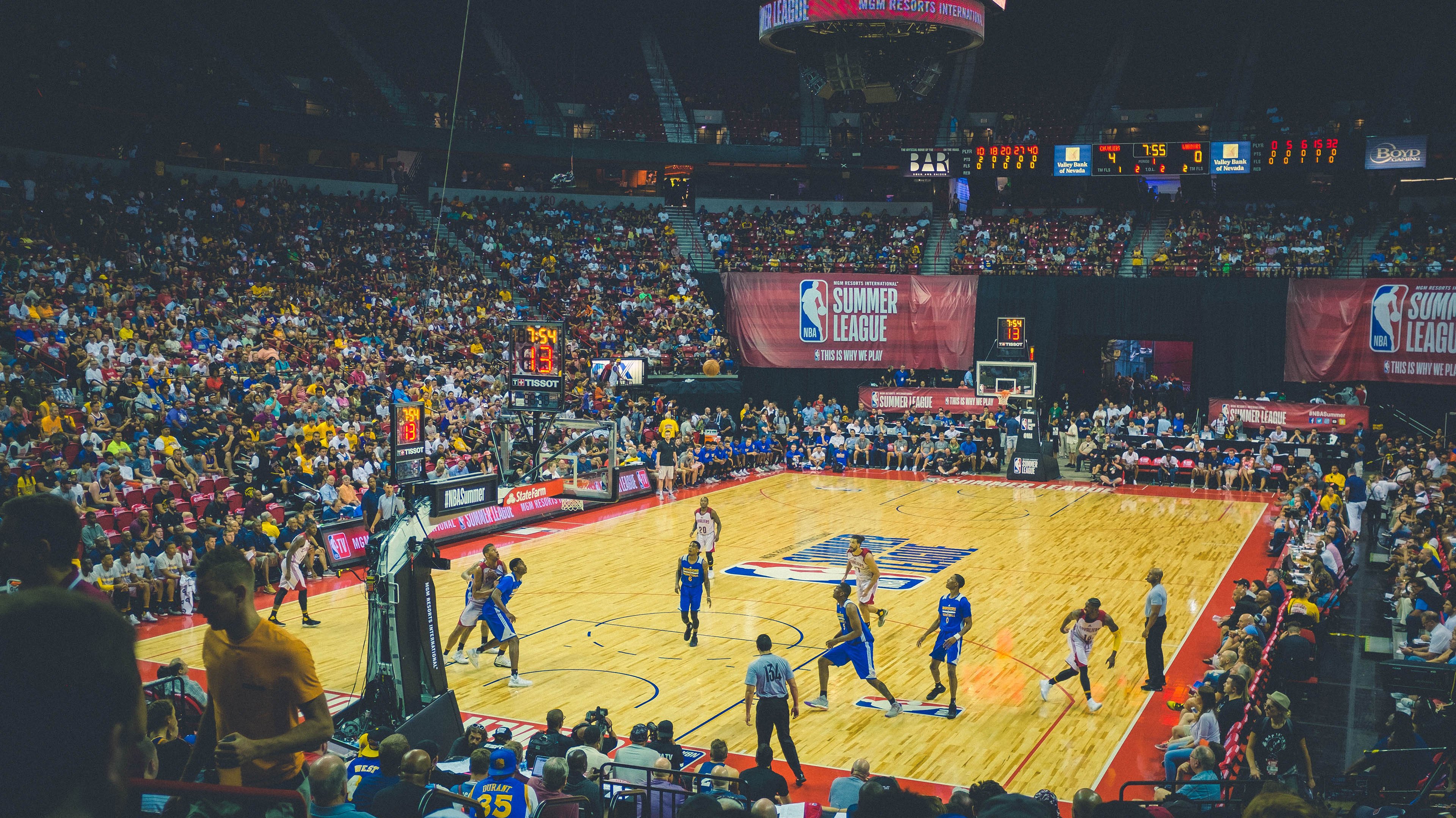 米兰体育报-特斯·冯·迪克：以犀利的突破和快速反应，为南非队赢得关键进攻机会